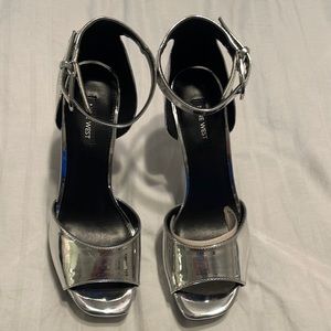 Nine West Chrome heels size 7 1/2
